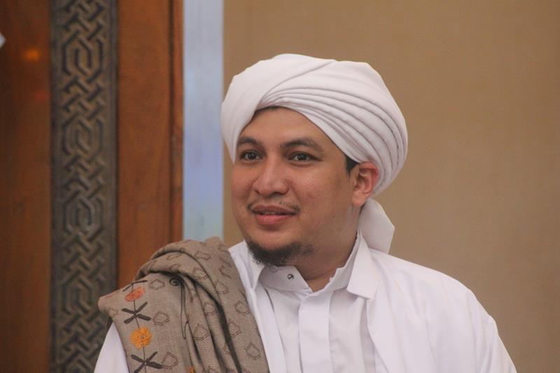 Al Halaqoh Al Ilmiyah Pertama untuk Mengkaji Sosok Al Al Halaqoh Al Ilmiyah Pertama untuk Mengkaji Sosok Al