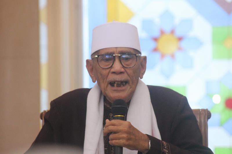 Al Halaqoh Al Ilmiyah Pertama untuk Mengkaji Sosok Al Al Halaqoh Al Ilmiyah Pertama untuk Mengkaji Sosok Al